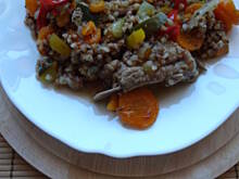 Fot. eluchap, Żeberka z kaszą gryczaną i warzywami