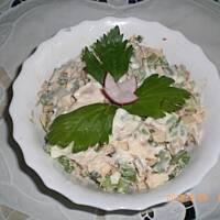 Impezowa salatka z tunczyka, jablka i selera naciowego