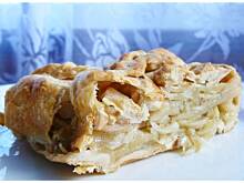 Fot. OstraNaSłodko, Cebulowo - jabłkowa pieczeń z ciasta francuskiego