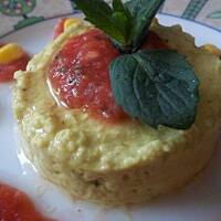 Mus z bakłażana i kurczaka z pomidorowo-miętowym sosem.