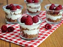 Fot. MIENTA, Najszybsze mini serniczki z malinami