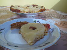 Fot. MonikaMariolka, Odwrócony placek ananasowy z kandyzowanymi truskawkami