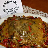 Łopatka wieprzowa pieczona z papryką.