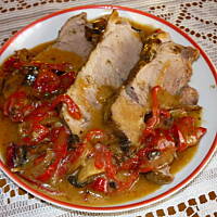 Łopatka wieprzowa pieczona z papryką.