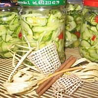 Sałatka z cukinii z papryką i cebulą