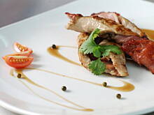 Fot. kuembek, Faworki wieprzowe z boczkiem i szynką Szwarcwaldzką