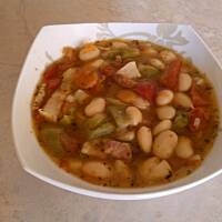 zupa fasolowa z papryką i pomidorem