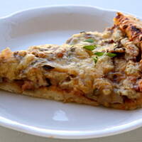 Jesienna pizza z grzybami leśnymi