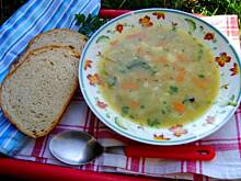 Fot. sylwiachmiel, Krupnik z kaszą perłową i ziemniakami