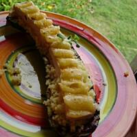 Grillowana cukinia z kaszą kuskus i chrupiącym camembertem