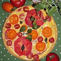 Serowa tarta z kolorowymi pomidorami