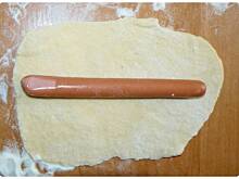 Fot. OstraNaSłodko, Drożdżowy zawijas z parówkami na ostro