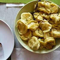 Łososiowe ravioli z emulsją koperkowo-cytrynową