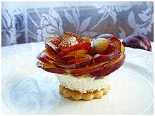 Fot. OstraNaSłodko, Śliwkowe serniczki w koronie