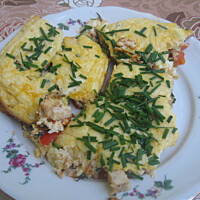 Frittata z piersią kurczaka, papryką czerwoną i szczypiorkiem