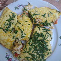 Frittata z piersią kurczaka, papryką czerwoną i szczypiorkiem