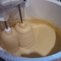 Drożdżowy placek z syropem bakaliowym - łatwy i pyszny!