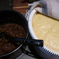 Drożdżowy placek z syropem bakaliowym - łatwy i pyszny!