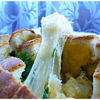 Źdźbła chlebowe z ciągnącym serem