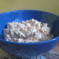 Pasta z tuńczyka z jakiem i serem żółtym