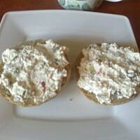 pasta twarogowa z kaparami i korniszonem