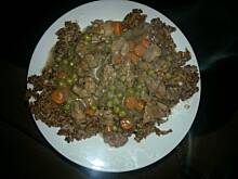 Fot. Wróbelek, Gulasz z baraniny z plackami z kaszy gryczanej