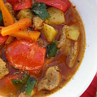 Jesienna zupa gulaszowa