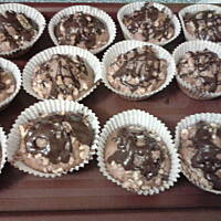 Muffinki czekoladowe z bananem i orzechami