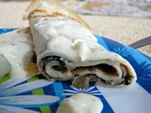 Fot. Anna Z, Naleśniki z pieczarkami i sosem czosnkowym