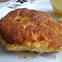 Kotlety z koperkowo - pietruszkowym masłem serem otulone