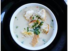 Fot. OstraNaSłodko, " Krem serowo - cebulowy z czosnkowymi grzankami "