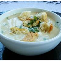 " Krem serowo - cebulowy z czosnkowymi grzankami "