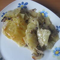 Zapiekanka z ziemniaków i pieczarek z serem smażonym - zapiekanka mało fotogeniczna