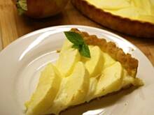 Fot. APM, Tarta z budyniem i jabłkami