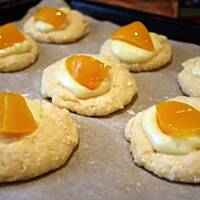 Ciasteczka z brzoskwiniami i budyniem