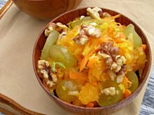 Fot. olusia23, Surówka z dyni z winogronami i orzechami