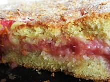 Fot. msewka, Szarlotka z dodatkiem śliwek.