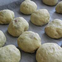 Bułeczki z czereśnią i truskawką.