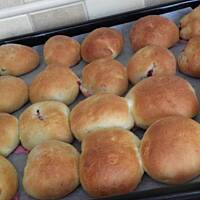 Bułeczki z czereśnią i truskawką.