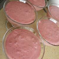 Szybki deser truskawkowo-morelowy.