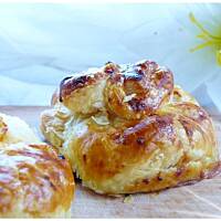 Francuskie sakiewki z camembertem i żurawiną