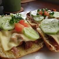 Śniadaniowa ciabatta zapiekana.