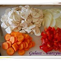 Gulasz z serc indyczych z warzywami