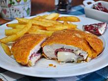 Fot. MIENTA, Kotleciki nadziewane salami i serkiem topionym