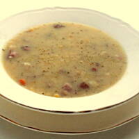 Grochówka z grzybami, boczkiem i kiełbasą