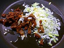 Fot. Konradek, Makaron z suszonymi pomidorami, bazylią i kurczakiem