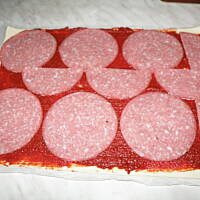 Ślimaczki pizzowe z ciasta francuskiego