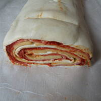 Ślimaczki pizzowe z ciasta francuskiego