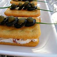 Krakers sandwich z gorgonzolą i pomidorami