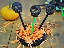 Fot. MIENTA, Brzoskwiniowo-morelowe cake pops czaszki